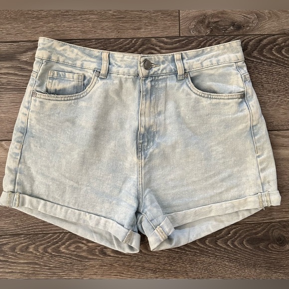 Refuge  Denim Mom Shorts Size 7 Jeans Acid Wash Light Cuff Zip Closure - Picture 5 of 8